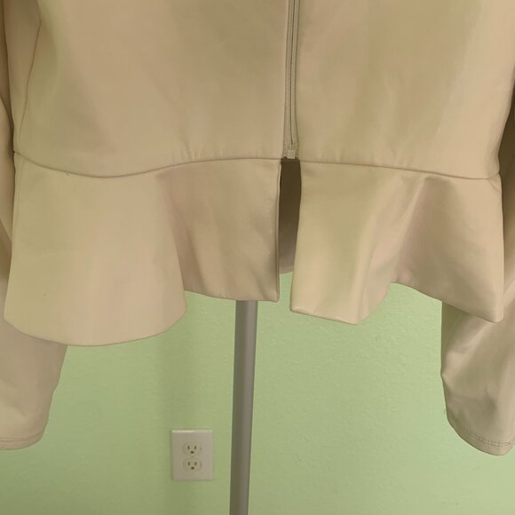 Express Faux Leather Top Size M Ivory Cream Mock Neck Puff Sleeve Peplum zip - Picture 7 of 15